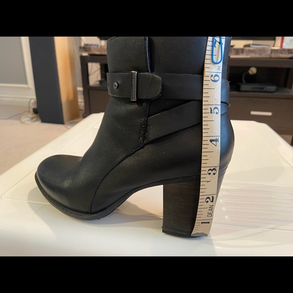 Clarks Size US 7 Women‘s Leather Boots - Picture 6 of 6